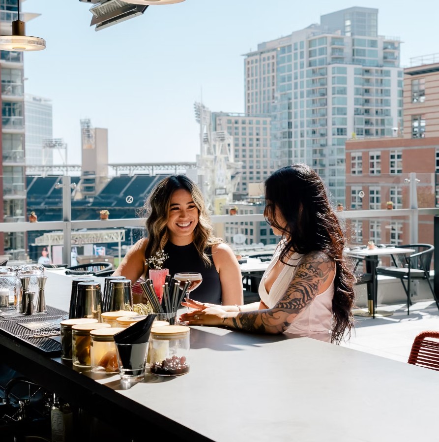 A Rooftop Venue Designed for Social Flow