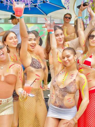 Group people partying at Liquid Sunshine Saturdays Hard Rock
