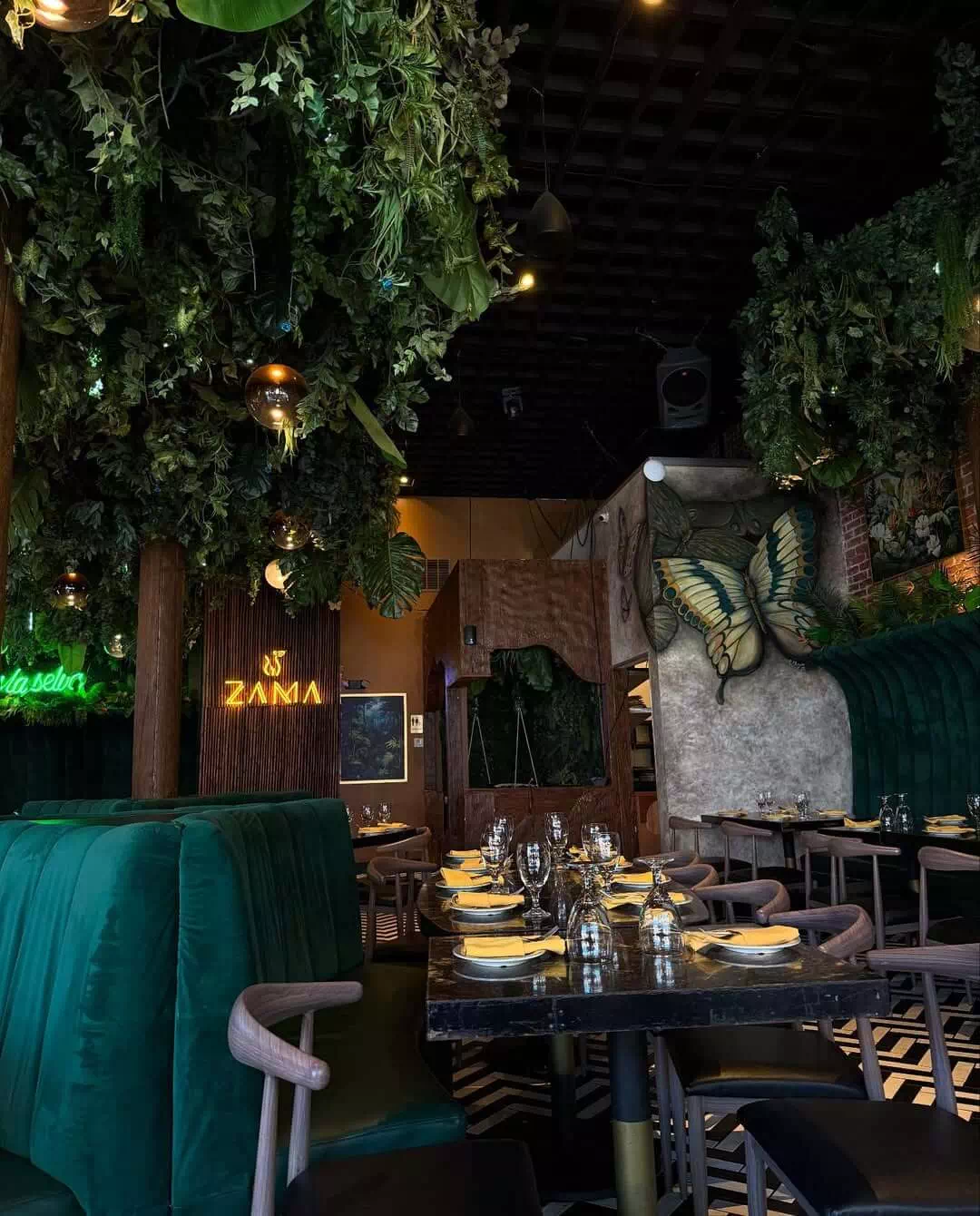 Table Culture and Guest Flow